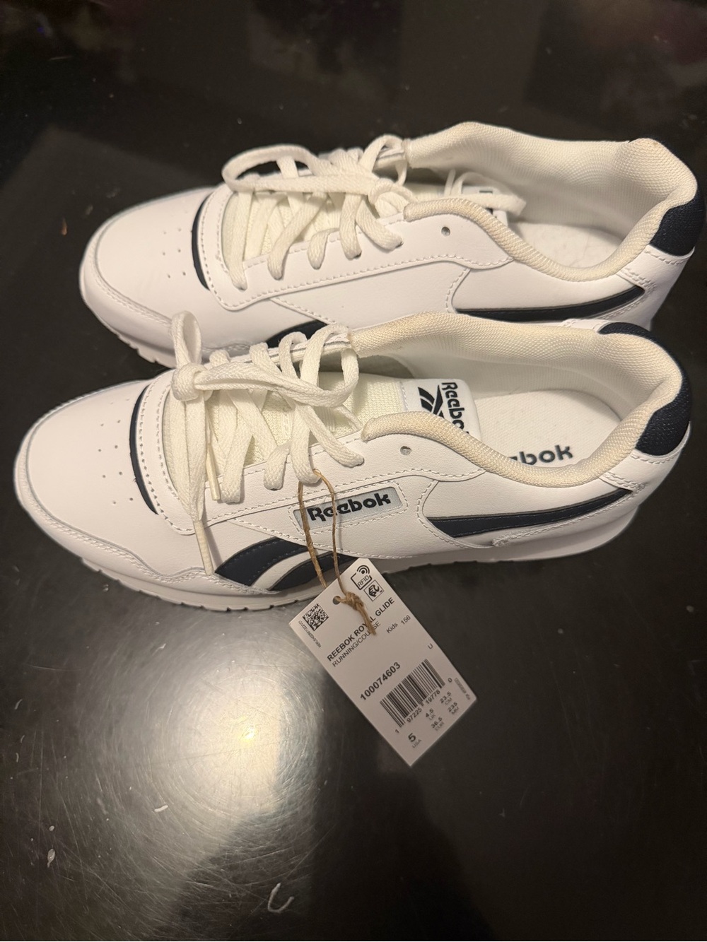 Reebok White Sneakers with Navy Accents - Low Top Lace-Up size youth 5=WMNS 7